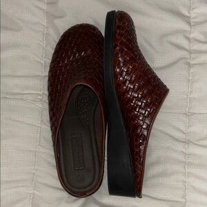 Predictions Brown Leather Woven Mules 10W
